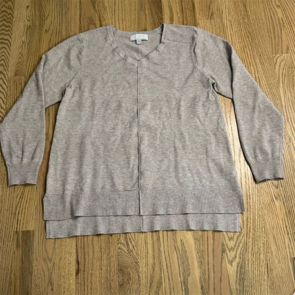 Carolyn Taylor Beige V-Neck Hi Low Sweater Lightweight Size Large Cozy Knit